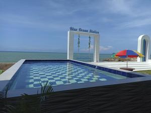 Bazén v ubytování 爱上海蓝蓝屋民宿 Blue Ocean Station nebo v jeho okolí