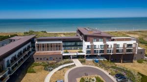 A bird's-eye view of Perle Marine au pied de la plage