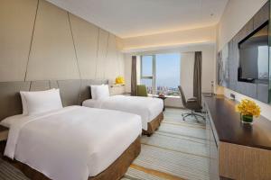 Postel nebo postele na pokoji v ubytování Radisson Blu Shanghai Pudong Jinqiao