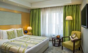 Ein Bett oder Betten in einem Zimmer der Unterkunft Radisson Blu Hotel Ahmedabad
