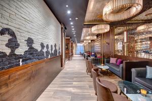 A seating area at Radisson Blu Hotel, Ajman