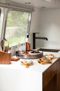 Dapur atau dapur kecil di AutoCamp Joshua Tree