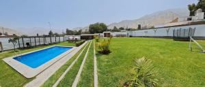 a house with a swimming pool in a yard at Casa La Parcela en Cieneguilla in Cieneguilla