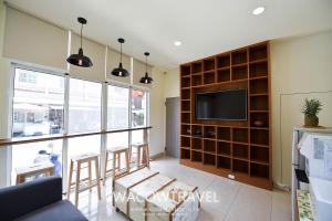 A television and/or entertainment centre at Mini BnB