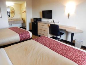 Postel nebo postele na pokoji v ubytování Travelodge by Wyndham San Antonio Lackland AFB North
