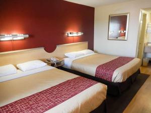 Postel nebo postele na pokoji v ubytování Travelodge by Wyndham San Antonio Lackland AFB North