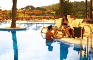 Basen w obiekcie La Cala Resort lub w pobliżu