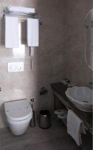 A bathroom at GALATAHAN Hotel Istanbul Karakoy