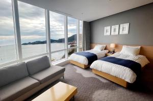 Postel nebo postele na pokoji v ubytování Sono Calm Yeosu