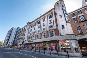 a building on a street in front of a street at Blue Haven Silver Service Apartments Free Parking in Southampton