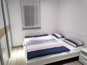 Lova arba lovos apgyvendinimo įstaigoje Ferienwohnung mit See Blick