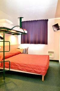Krevet ili kreveti na sprat u jedinici u okviru objekta Mister Bed Chambray Les Tours