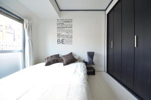 Llit o llits en una habitació de River Side Namba 801