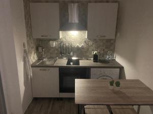 A kitchen or kitchenette at Room27 Még 37 kép