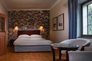 Postel nebo postele na pokoji v ubytování Charles Bridge Rooms & Suites by SIVEK HOTELS