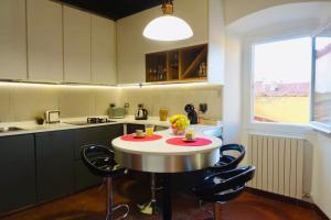 A kitchen or kitchenette at TUSCANY LOFT IN THE CITY