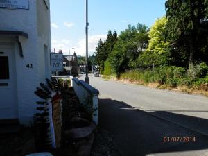 丁沃尔白宫住宿加早餐旅馆的一条有标志的空街道 更多28张照片