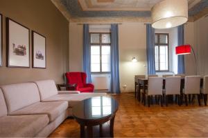 Posezení v ubytování Charles Bridge Rooms & Suites by SIVEK HOTELS