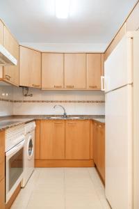 Kuchyň nebo kuchyňský kout v ubytování UHC Village Park Apartments