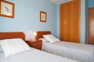 Postel nebo postele na pokoji v ubytování UHC Village Park Apartments