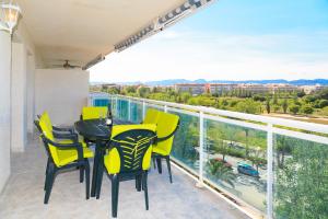 Balkón nebo terasa v ubytování UHC Village Park Apartments