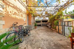 Jízda na kole v ubytování Apartments Roje nebo okolí