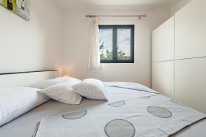 Postel nebo postele na pokoji v ubytování Apartments Roje