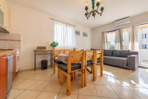 Kuchyň nebo kuchyňský kout v ubytování Apartments Roje