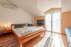 Postel nebo postele na pokoji v ubytování Apartments Roje
