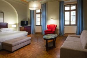 TV a/nebo společenská místnost v ubytování Charles Bridge Rooms & Suites by SIVEK HOTELS + 25 fotografií