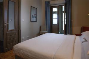 Postel nebo postele na pokoji v ubytování Charles Bridge Rooms & Suites by SIVEK HOTELS