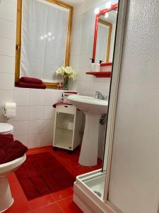 Cima de’ Piazzi Apartment tesisinde bir banyo