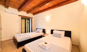 Łóżko lub łóżka w pokoju w obiekcie Villa Stelios Private Pool