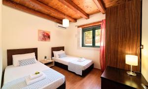 Łóżko lub łóżka w pokoju w obiekcie Villa Stelios Private Pool