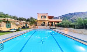 Basen w obiekcie Villa Stelios Private Pool lub w pobliżu