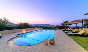 Basen w obiekcie Villa Stelios Private Pool lub w pobliżu