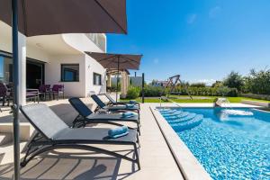 Bazén v ubytování Villa Eleonora, luxury villa in Višnjan, Žužići, near Poreč nebo v jeho okolí