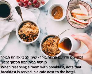 una mesa con tazones de comida y una taza de café en Dizengoff Avenue Boutique Hotel, en Tel Aviv