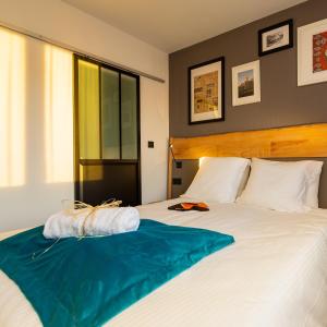 Postel nebo postele na pokoji v ubytování Berti Hotel - Mulhouse Centre Gare