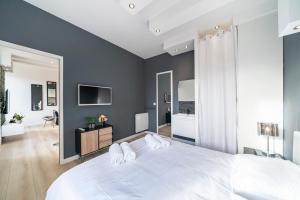 Una cama o camas en una habitación de Frontière Monaco, Appartement Rénové Entièrement - AG