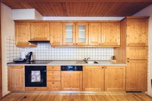 Dapur atau dapur kecil di Pohorje Village Wellbeing Resort - Family Apartments Bolfenk