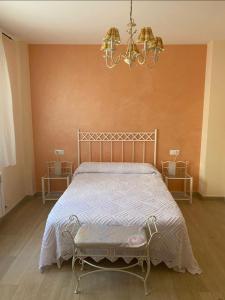 Postel nebo postele na pokoji v ubytování Hostal Sara