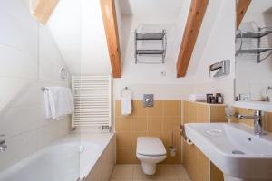 Koupelna v ubytování Charles Bridge Rooms & Suites by SIVEK HOTELS
