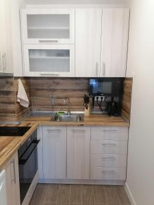 A kitchen or kitchenette at Borovets Gardens Apartment A27