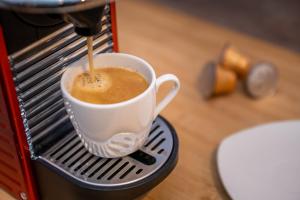 Set per la preparazione di tè e caffè presso studio ROSELINE - smart & modern