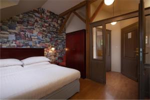 Postel nebo postele na pokoji v ubytování Charles Bridge Rooms & Suites by SIVEK HOTELS