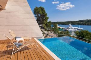 Hồ bơi trong/gần D-Resort Šibenik