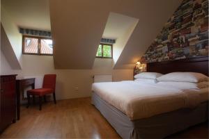 Postel nebo postele na pokoji v ubytování Charles Bridge Rooms & Suites by SIVEK HOTELS