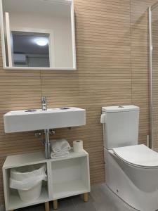 Salle de bains dans l'établissement Hostal Acemar