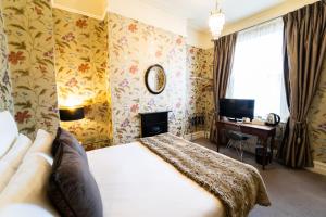 a bedroom with a large bed and a large window at Brooks Guesthouse in Bath